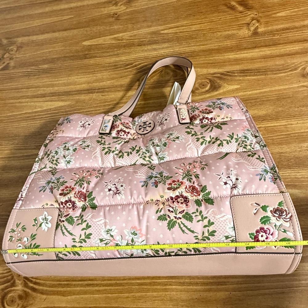 Tory Burch Ella Nylon Quilted Tote PINK SUGAR BERRY
FLORAL - Picture 3 of 15